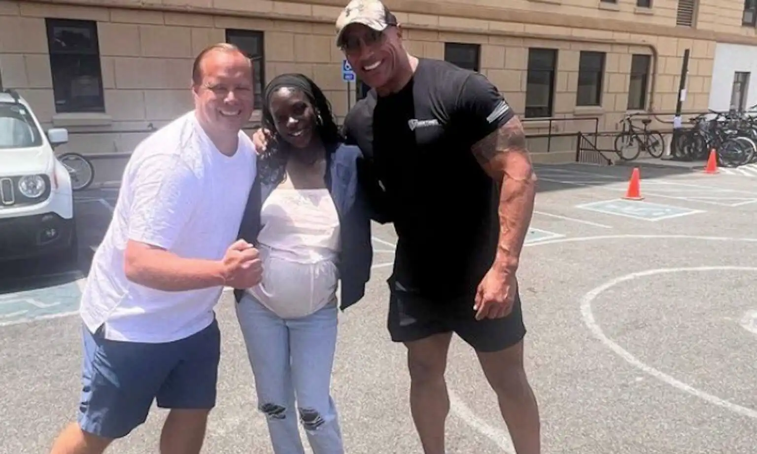 “The Rock” surpreende pastor com apoio a projeto social
