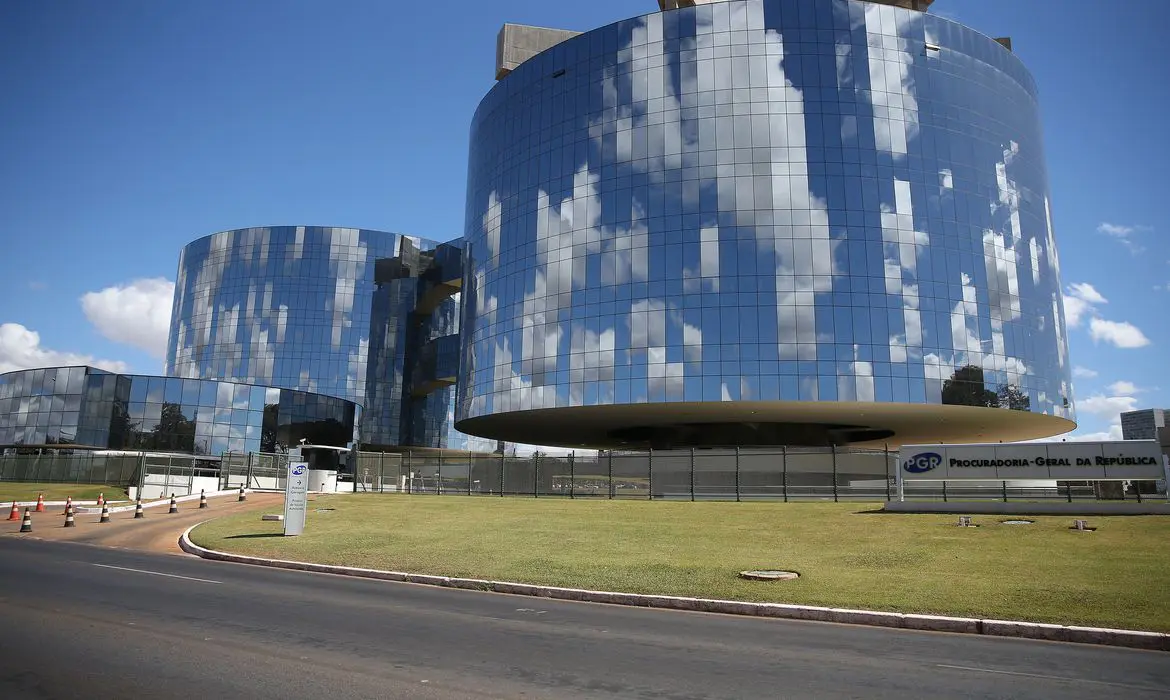 Procurador que quer fechar Jovem Pan já pediu explicações ao Twitter sobre selo de verificação após ativista de direita obter o certificado