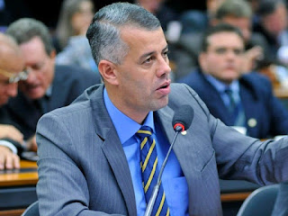 BRASIL: DEPUTADO EVAIR DE MELO RIDICULARIZA MINISTRO DE LULA EM CPMI