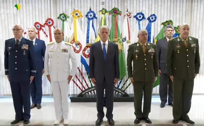 Artigo: O que o Ministro da Defesa de Lula vai fazer encontrando generais venezuelanos? Eu sei.