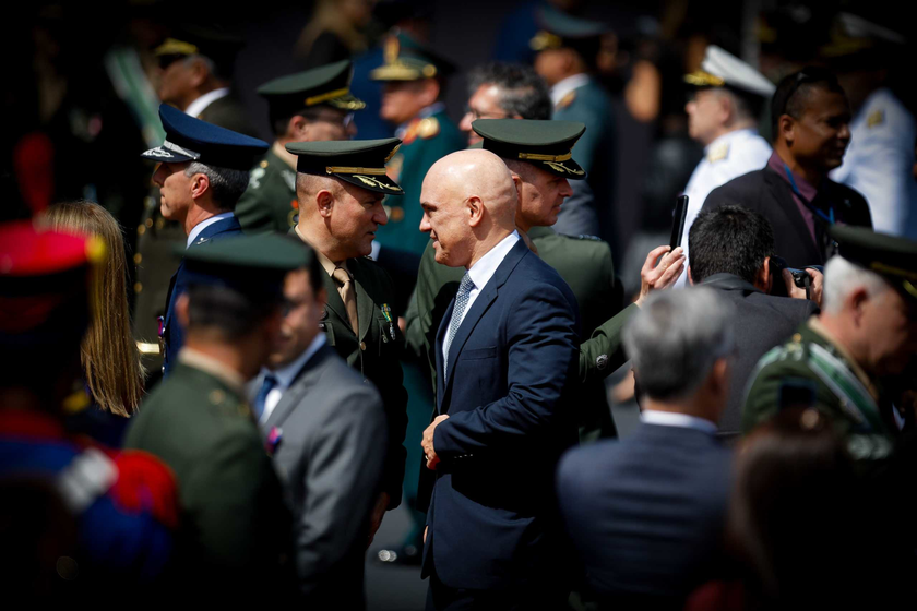 Tá tudo dominado! Moraes vai à cerimônia no Exército prestigiar chefe de gabinete