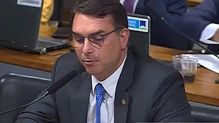 BRASIL: FLAVIO BOLSONARO REVELA QUE DINHEIRO DA VENDA DE LIVRO SOBRE LULA FOI DESTINADO A HACKER DA VAZA JATO