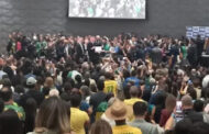 BRASIL: BOLSONARO RECEBE TÍTULO DE CIDADÃO GOIANO EM EVENTO LOTADO E É OVACIONADO POR APOIADORES