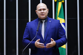 BRASIL: PRESIDENTE DA CPMI DO 8 DE JANEIRO AMEAÇA EXPULSAR DEPUTADO DE DIREITA