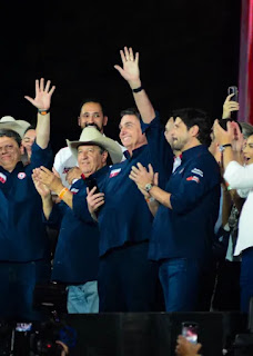BRASIL: BOLSONARO É OVACIONADO EM EVENTO DE BARRETOS