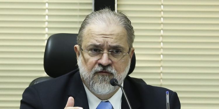 Aras manda investigar procuradores envolvidos no acordo de leniência da J&F
