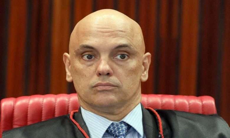 Moraes quer regulamentar redes sociais e inteligência artificial antes das próximas eleições