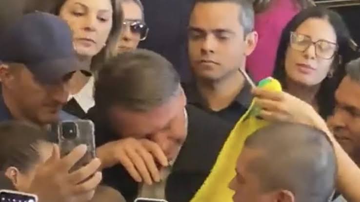 AGORA: Em Goiânia, Bolsonaro é recepcionado por apoiadores e chora publicamente; VEJA VÍDEO