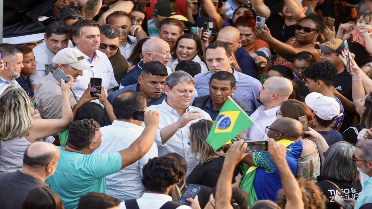 Vídeo: Ao Lado De Tarcísio, Bolsonaro É Ovacionado Por Multidão Em Barretos (SP)
