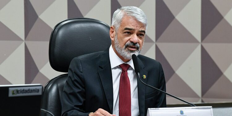 Justiça quebra sigilo bancário de ex-assessor de Humberto Costa por suspeita de fraudes em leite para merenda