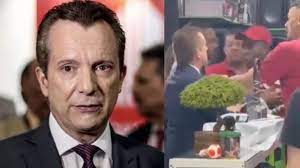 BRASIL: HOMEM PARTE PARA CIMA DE CELSO RUSSOMANO DURANTE BATE-BOCA