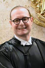 BRASIL: ZANIN É ATACADO POR PETISTAS APÓS VOTO SURPREENDENTE SOBRE DROGAS NO STF