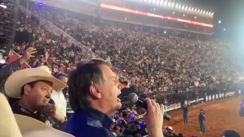 Bolsonaro é ovacionado por incrível multidão na Festa do Peão de Barretos; ASSISTA VÍDEO!