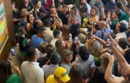 Bolsonaro vai ao dentista e é ovacionado aos gritos de 