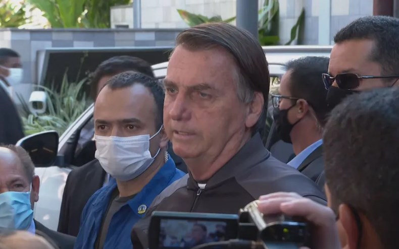 Vídeo: Bolsonaro deixa hospital após bateria de exames pré-operatórios em SP
