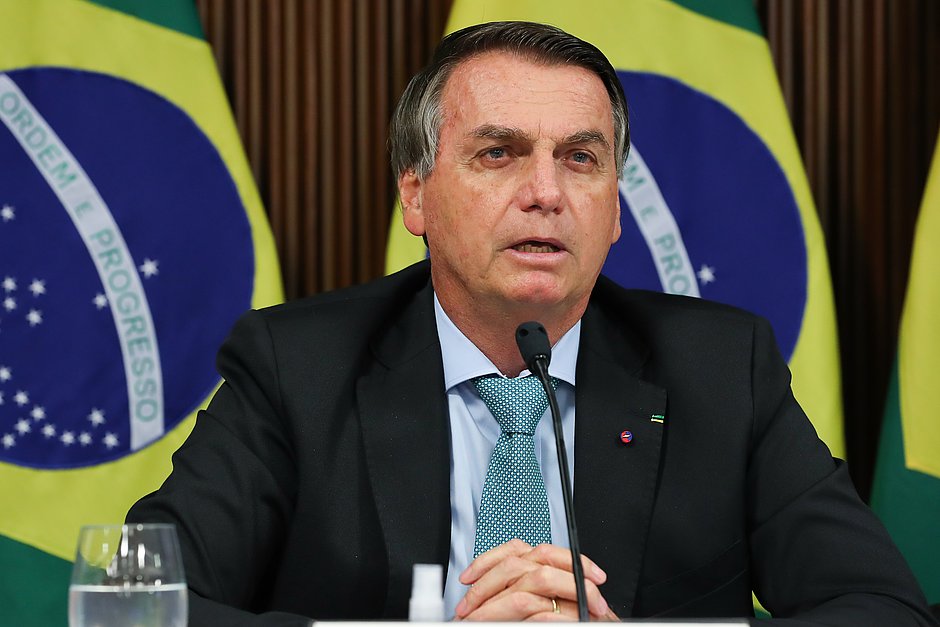 Bolsonaro é internado para exames e passará por três cirurgias