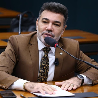 BRASIL: DEPUTADO MARCO FELICIANO EXPÕE ÁUDIO DE HUMORISTA IMITANDO BOLSONARO PARA HACKER DA VAZA JATO