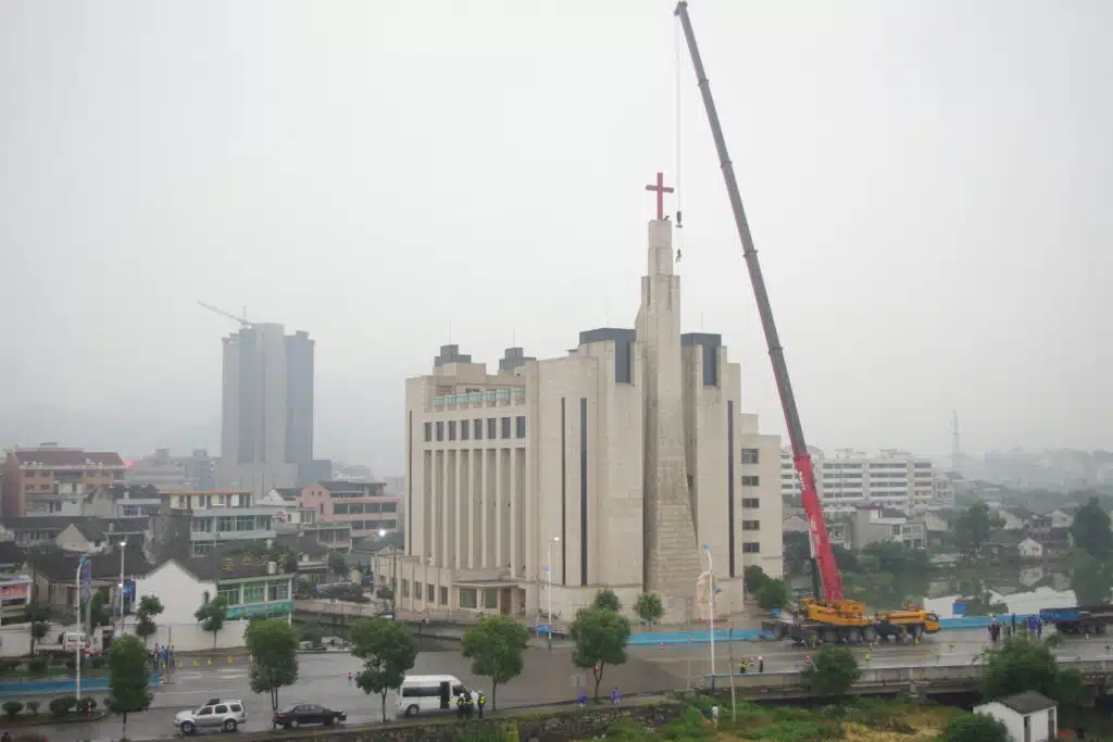 Cruzes estão sendo demolidas em província da China
