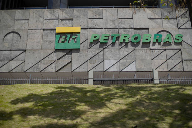 Governo Lula começa a lotear a Petrobras