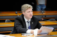 BRASIL: DEPUTADO MARCEL VAN HATTEM CONFRONTA RELATORA DE CPMI SOBRE ATOS DE MORAES