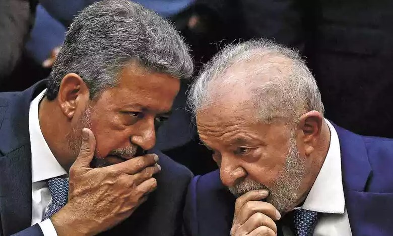 Lula está loteando o governo