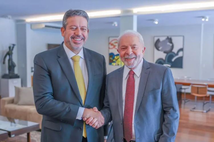 Governo Lula decide entregar comando da Caixa para aliada de Lira