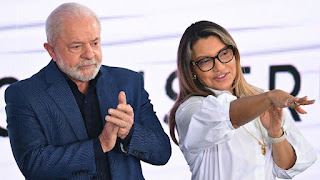 BRASIL: JANJA PERDE A PACIÊNCIA E CENSURA INTERNAUTAS APÓS SER COBRADA