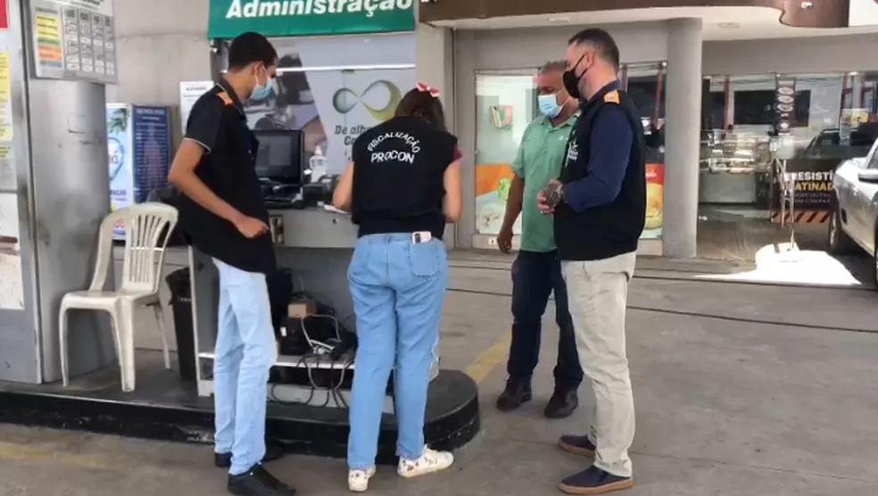 Oito postos de combustíveis em Maceió são notificados por preços abusivos