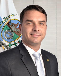 BRASIL: FLAVIO BOLSONARO SUGERE CONVOCAÇÃO DE MORAES PARA CPMI E ALFINETA RELATORA