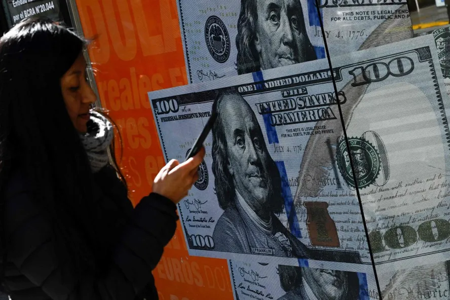 Saída para crise argentina? Ex-economista do FMI sugere que país vizinho adote o real e não o dólar. Veja as reações