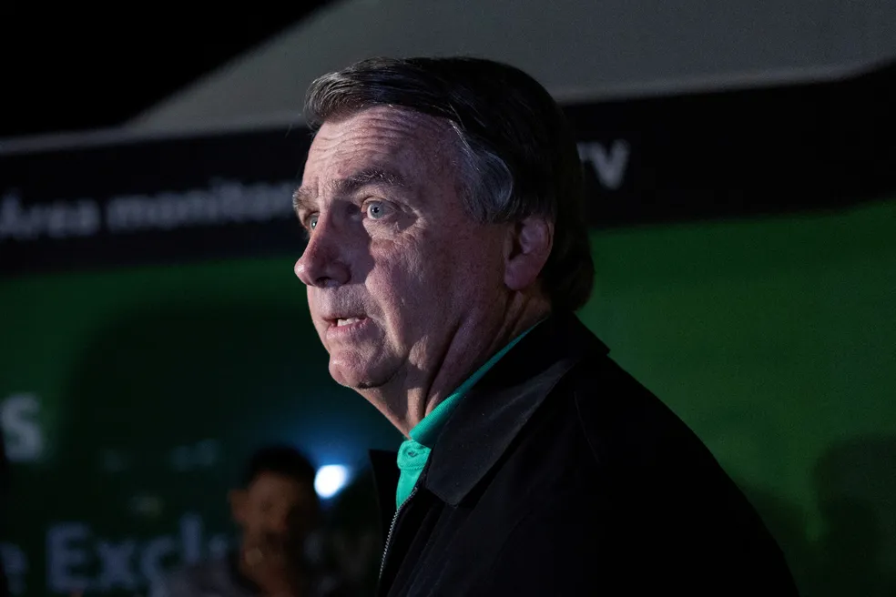 Ibama reabre processo de multa contra Jair Bolsonaro por pesca ilegal em Angra dos Reis, no Rio