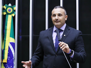 BRASIL: DELEGADO PALUMBO REAGE A DECLARAÇÃO CONTROVERSA DE LULA SOBRE STF