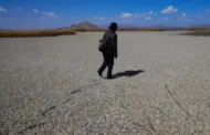 Lago Titicaca, o corpo de água navegável mais alto do mundo, está secando