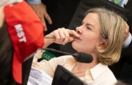 Gleisi volta a criticar TSE e diz não saber se Moraes ouviu sua fala