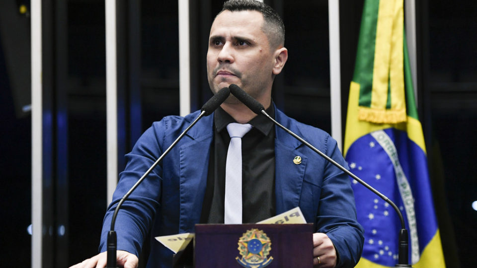 Senador apresenta PEC para tornar facultativa toda cobrança de contribuições sindicais