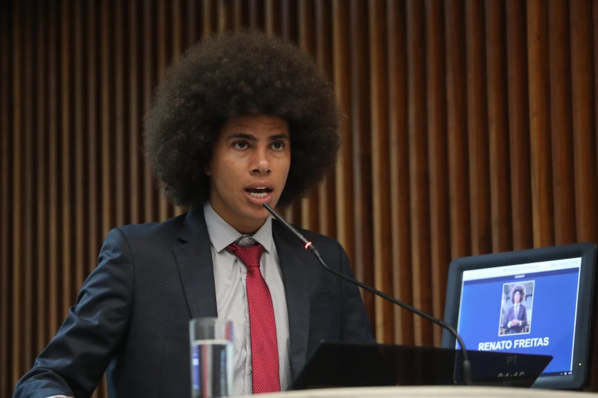 Deputado do PT propõe passagem de ônibus gratuita para presos