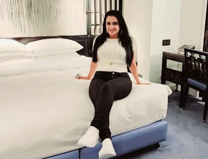 AUSTRALIANA FATURA R$ 3 MIL POR MÊS ALUGANDO UM LADO DA SUA CAMA DE CASAL