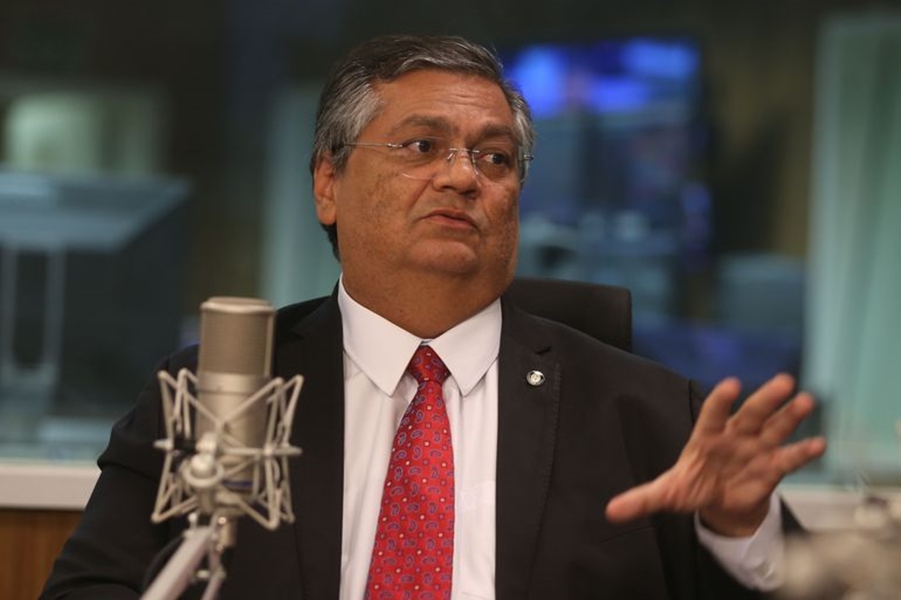 Contrato sobre câmeras contradiz fala de Dino, que tem colocado culpa de exclusão de imagens sobre empresa