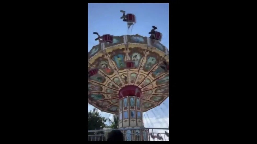 DESESPERO: Balanço se solta no ar e mulher é arremessada em parque em Pernambuco; VEJA VÍDEO