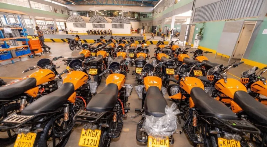 Startup converte baterias e amplia volume de motos elétricas na África