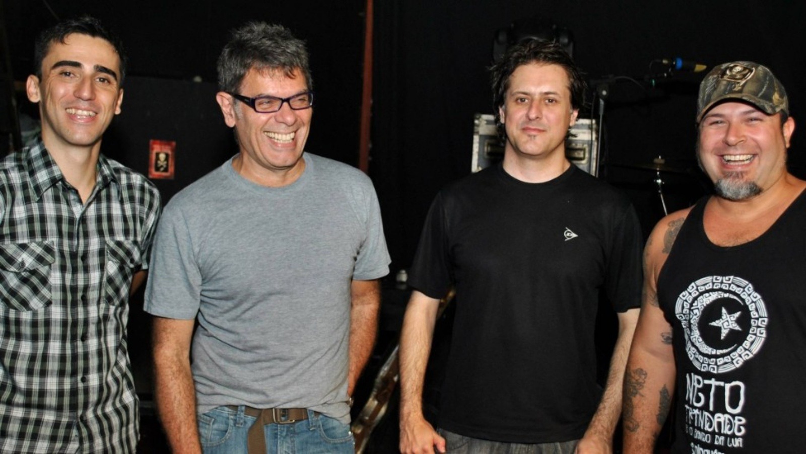 Mingau, baixista do Ultraje a Rigor, é baleado na cabeça no Rio