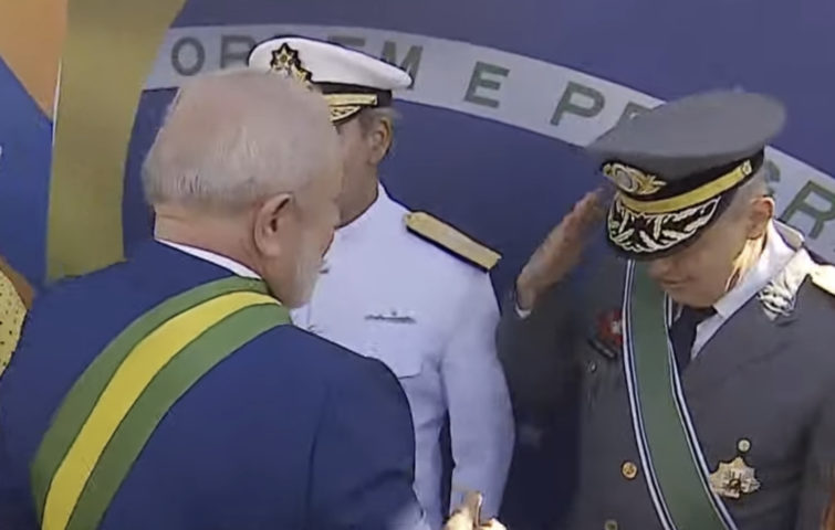 Independência: feriado marcado por bronca com militares e vazio nas ruas