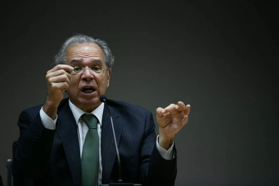 BOMBA: Paulo Guedes faz projeção desastrosa para a economia do Brasil em 2024 em visita a Bolsonaro: 