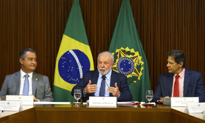 Mais de 400 mil empresas fecharam em 2023