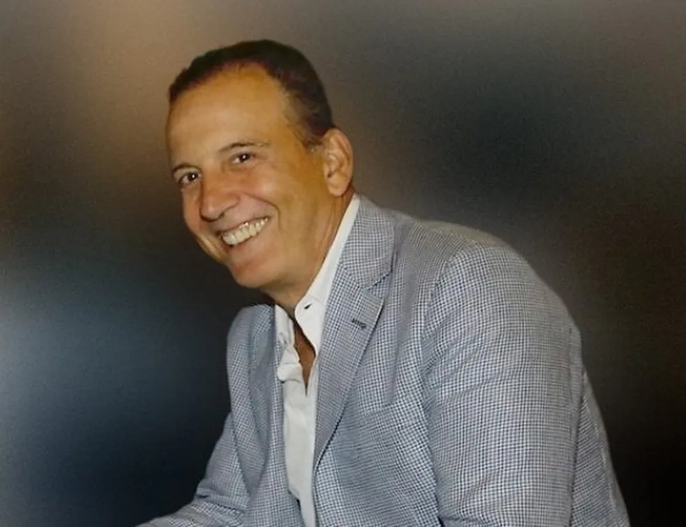 Banqueiro brasileiro listado na Forbes é achado morto ao lado da esposa em casa de praia