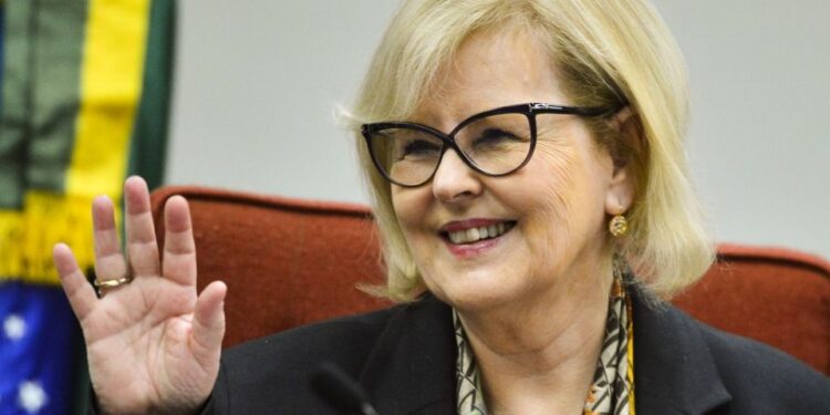 ‘Maternidade é escolha, não obrigação coercitiva’, diz Rosa Weber ao defender descriminalização do aborto