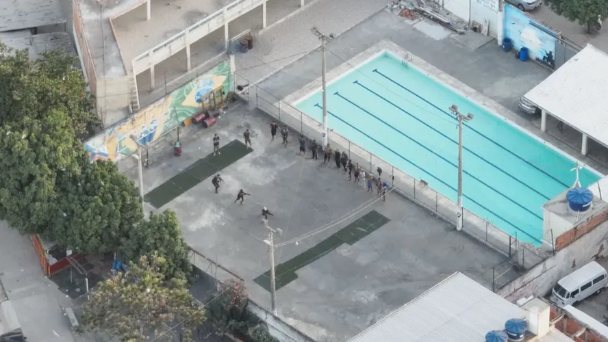 Traficantes mantêm centro de treinamento no Complexo da Maré, aponta investigação da Polícia Civil do Rio; VEJA VÍDEO