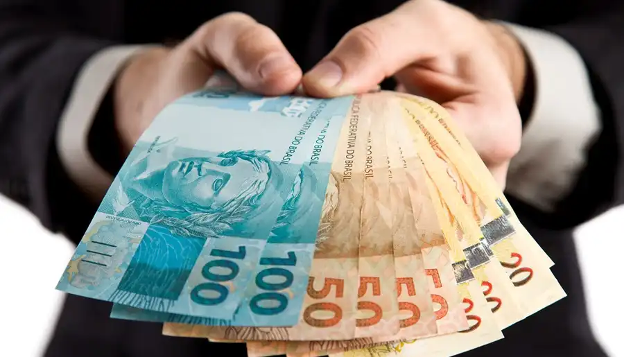 Herdeiros têm R$ 2 bilhões “esquecidos” em contas bancárias de parentes falecidos no país; veja como consultar e resgatar