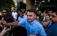 Bolsonaro almoça com aliados e é ovacionado por apoiadores pelas ruas de Fortaleza; VEJA VÍDEOS