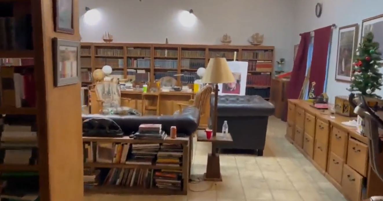Um passeio pela biblioteca particular do professor Olavo de Carvalho